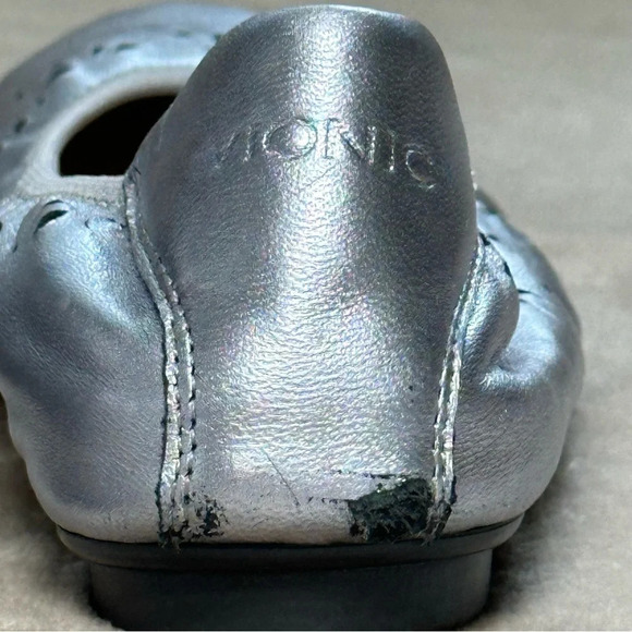 Vionic Geneva Ballet Flat Soft Metallic Silver Perforated Leather Sz 7.5 - Picture 11 of 13